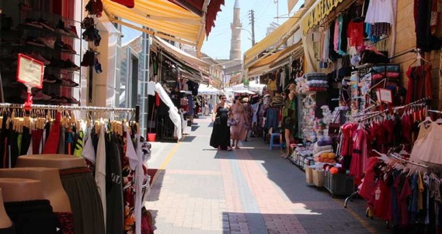 Kıbrıslı Rumlar alışveriş için KKTC’yi tercih ediyor