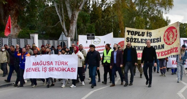 Belediyelerde örgütlü sendikalar Meclis önünde eylem yaptı