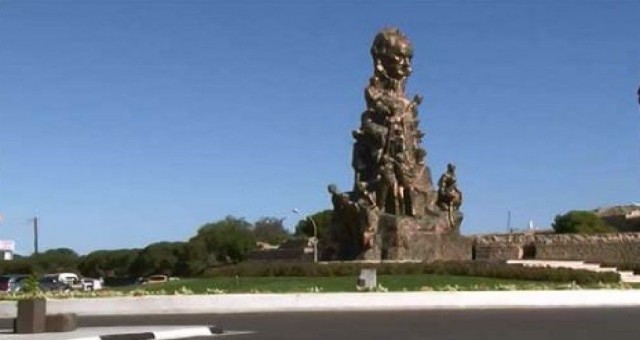 Anıt Çembere, Yunan bayrağı asmaya kalktı!