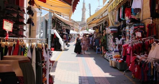 Kıbrıslı Rum mağaza sahipleri KKTC’den alışverişlerden şikâyetçi