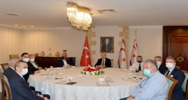 Cumhurbaşkanı Tatar, ekonomist ve finans uzmanlarıyla toplantı yaptı