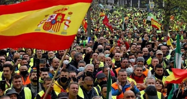 İspanya’da emekliler hayat pahalılığına karşı yürüdü
