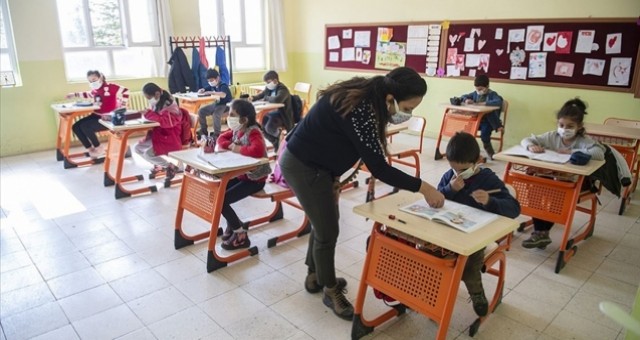Bir haftada 52 öğrenci ve 19 öğretmen pozitif