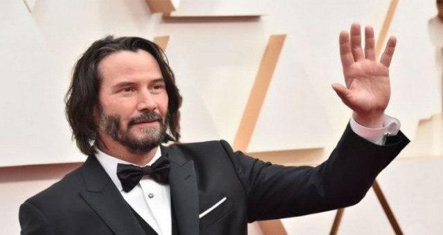 Keanu Reeves, Matrix film gelirlerinin p’ini kanser araştırmalarına bağışladı