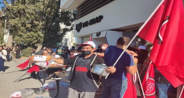 3 sendika zamları protesto etmek için eylem yapıyor