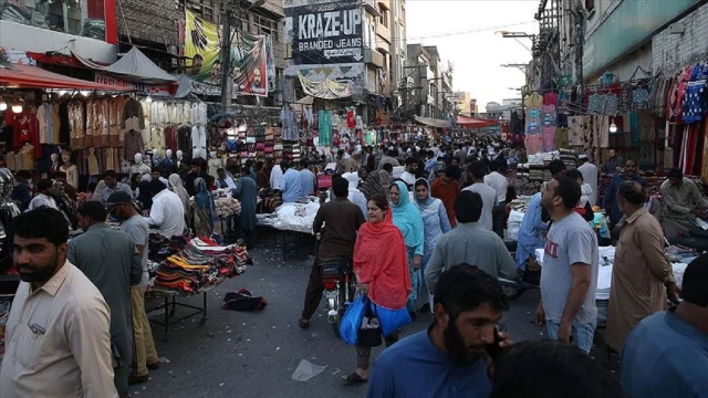 Pakistan'ın nüfusu 241,49 milyona ulaştı