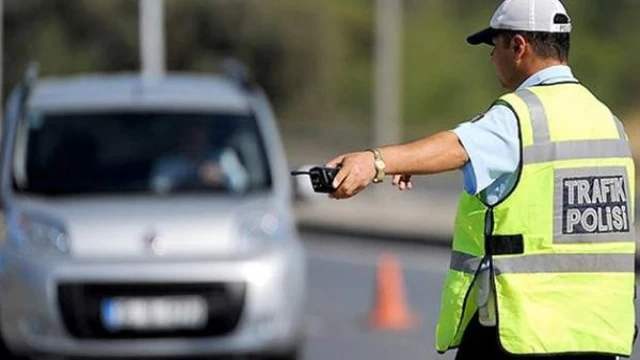 Ülke genelinde trafik denetimi: Bin 506 araç kontrol edildi, 3 kişi tutuklandı