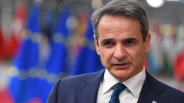 Miçotakis iltica hakkı olmayan göçmenlerin ülkelerine gönderilmesini istedi