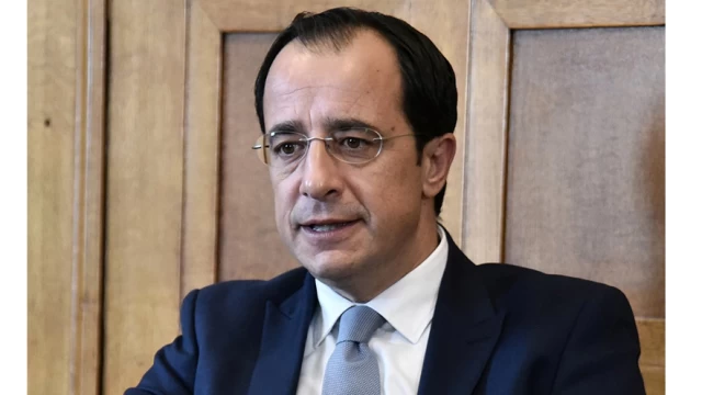 Rum basını: Tatar ile Hristodulidis, müzakerelerin yeniden başlaması hedefine yönelik zıt yollar izliyor