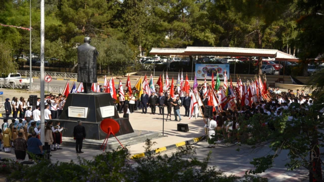 19 Mayıs Atatürk'ü Anma Gençlik ve Spor Bayramı Etkinlikleri Atatürk Anıtı Önünde Düzenlenen Törenle Başladı