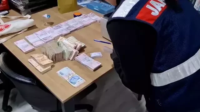 İBB'ye yönelik 3. yolsuzluk soruşturmasında balya balya para ele geçirildi