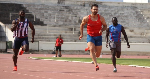 Milli Atlet Hekimoğlu 4x100 metre bayrak yarışına katıldı