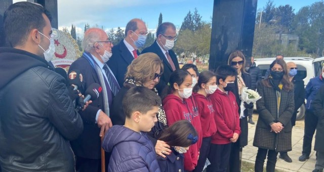 İrsen Küçük anıldı