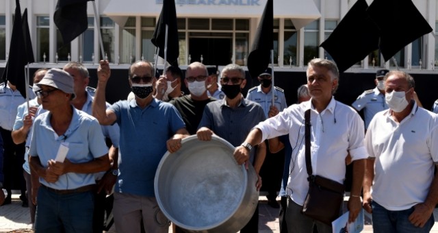 Başbakanlık önünde 'kazan'lı eylem