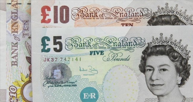 Dolar 16,04 liradan, sterlin 19,99 liradan güne başladı