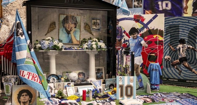 Futbol efsanesi Maradona vefatının 1. yılında anılıyor