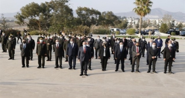 KKTC 38 yaşında… Dr. Fazıl Küçük’ün Anıt Mezarı’nda tören düzenlendi