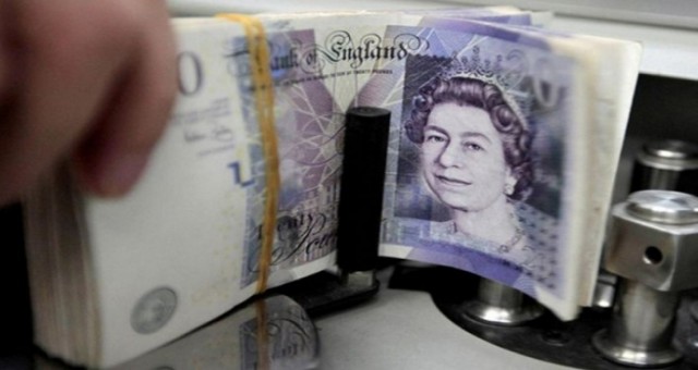 Dolar 15,55 Liradan, Sterlin 19,03 Liradan haftaya başladı