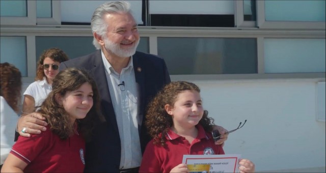 Benter'den gençlere: “Hem memleketinize, hem de insanlığa katkı koyabileceksiniz”