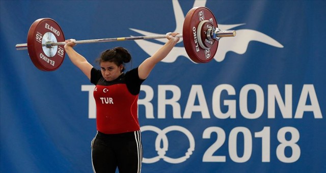 Dünya Gençler Halter Şampiyonası'nda Dilara Narin, dünya şampiyonu oldu
