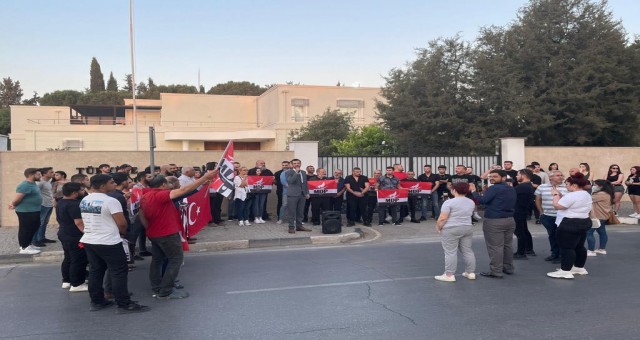 “İşgalci görmek isteyenler İngilizlere ve Yunanistan’a baksın”