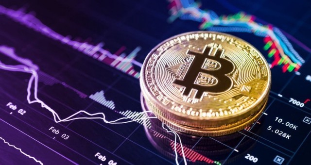 Bitcoin 10 ayın en düşük seviyesine geriledi