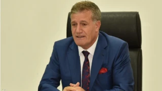 Arıklı: Öğretmen ve Okul İdaresi kıyafet tüzüğüne uymuyor diye çocuğu okula almamazlık yapamaz